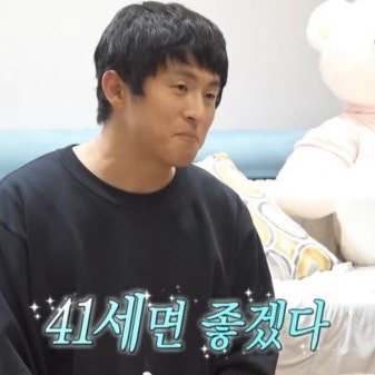 "한 켤레만 신는 게 짠해서"… 연예대상 대비 전현무, 기안84 신발 선물 플렉스