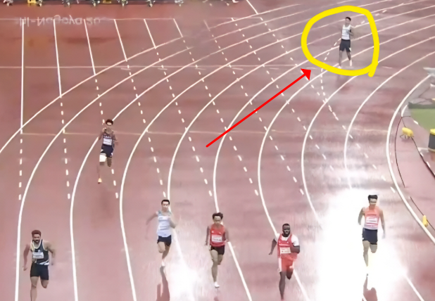 "스타트 직후 허벅지를 감쌌다" 단거리 희망 <b>조엘진</b>이 <b>200m 예선</b>에서 ....