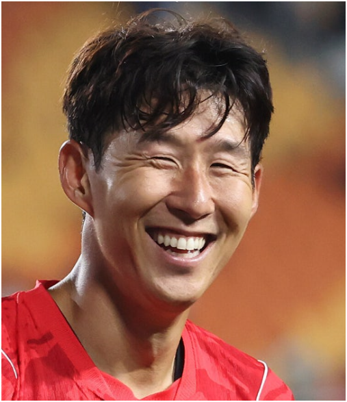 “감독님이 좋은 환경 만들어줬다” 손흥민 모레노 첫 경기부터 웃었다…홍명보호와 달라진....