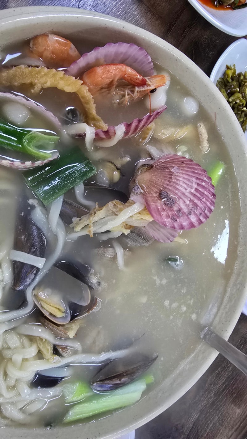 압도적인 해산물의 향연, 인천 영종도 '황해해물칼국수'