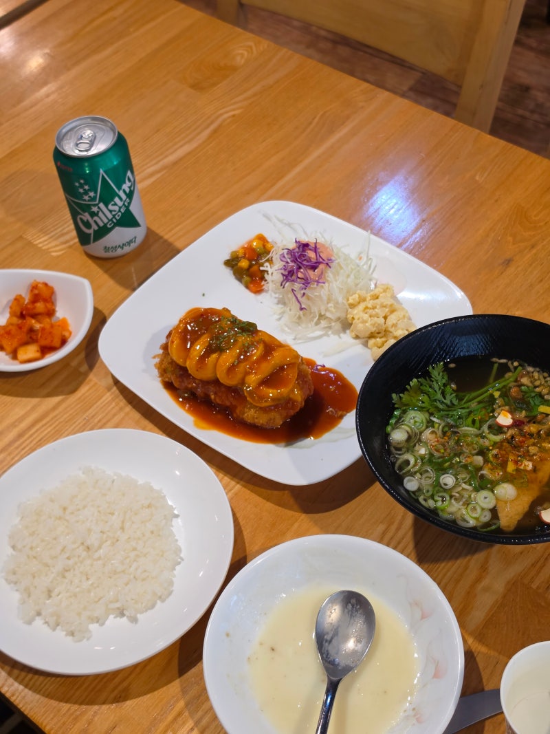 혼밥, 점심 먹기 좋은 부산역 근처 경양식 돈까스 맛집 달과 6펜스