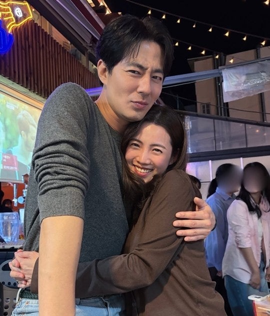 "남편 절친 조인성과 합법적 바람?" 김기방 앞에서 품에 쏙, 130억 사업가 아내 김희경 누구?