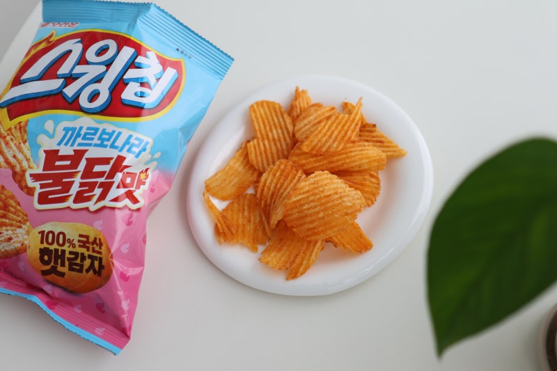 신상 봉지 과자 스윙칩 까르보불닭 생각보다 매콤한데?