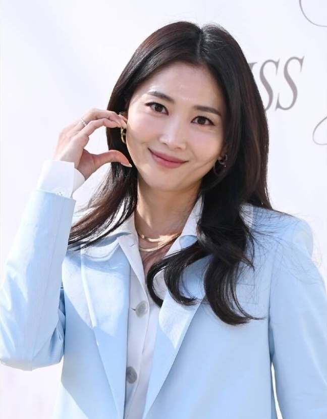 오윤아 재혼 후 깜짝 근황, 남편과 웨딩화보 촬영 계획 공개