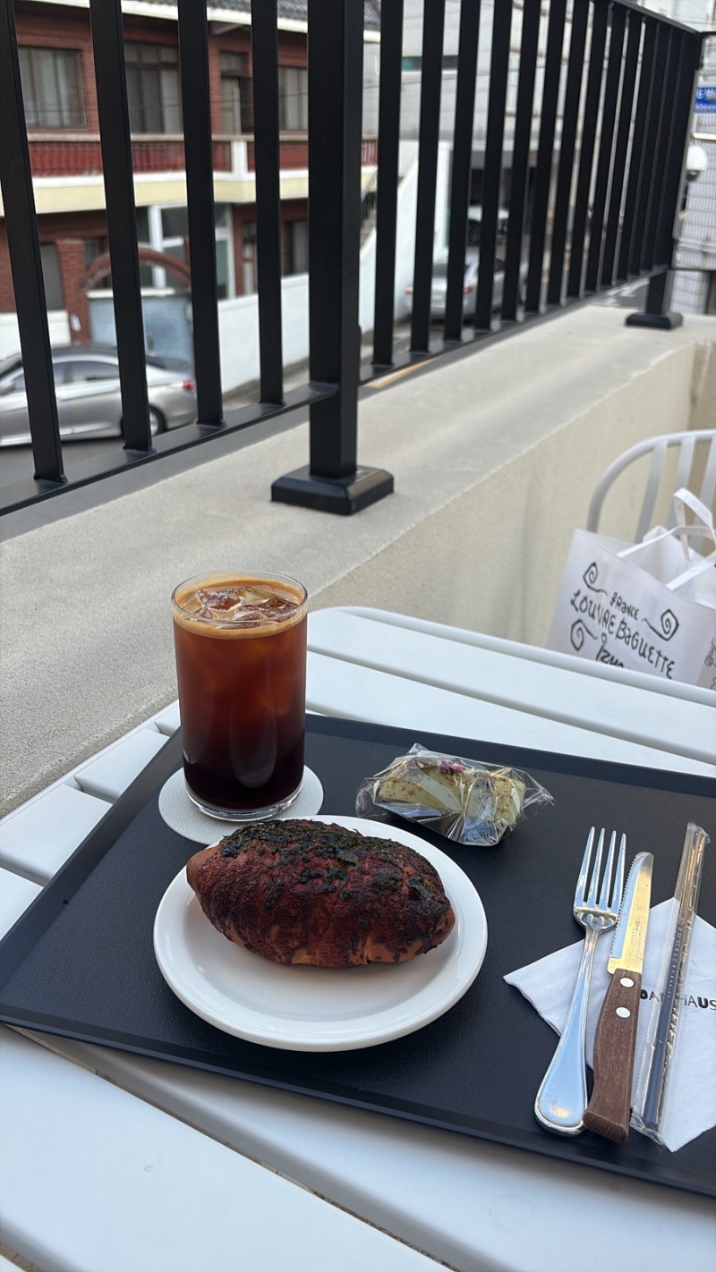 부산 양정 카페, 주택개조 감성/ 반려동물동반/ 베이커리 맛집 로프하우스