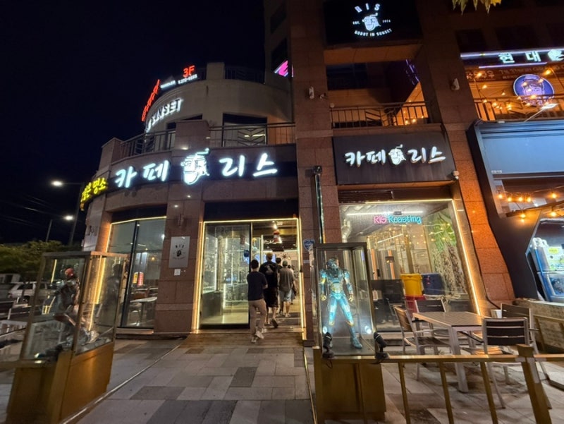 목포 북항 카페 추천 카페리스｜피규어 가득한 이색카페, 디저트까지