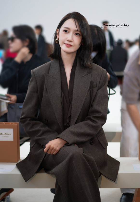 She Chose This Over Trendy Clothes... A Closer Look at Yoona's Milan Fashion