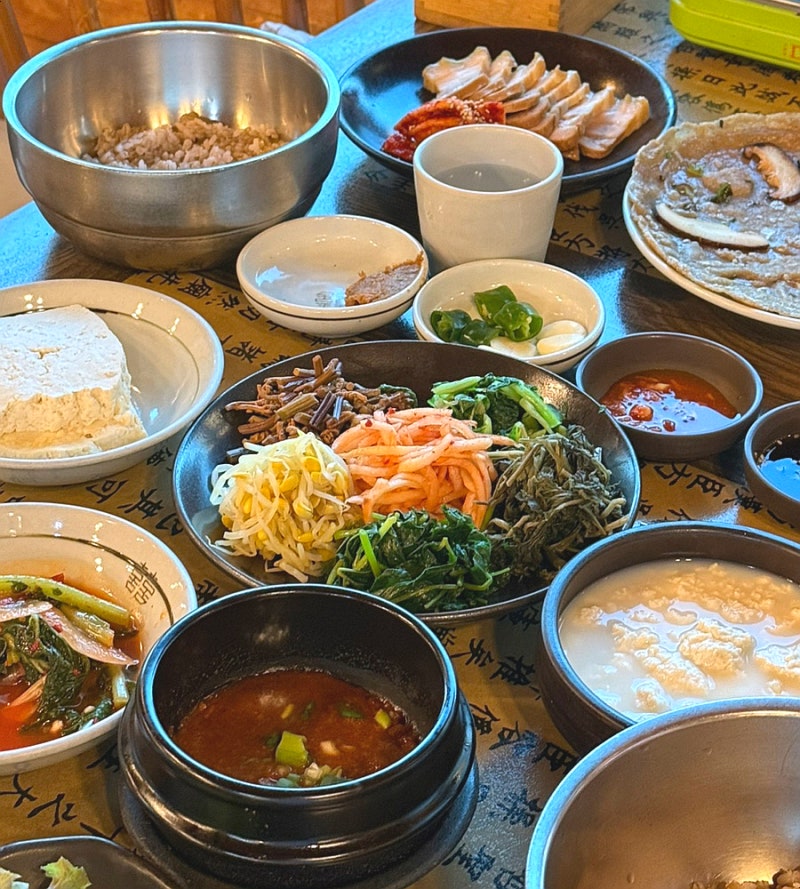 가평 잣두부 맛집 한식당 송원 아기랑, 잣두부 버섯전골 보리밥 정식