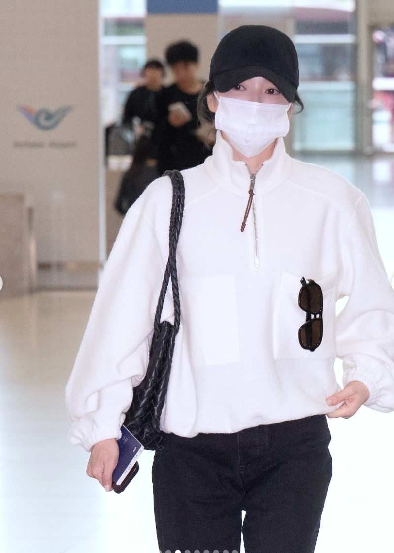 The actress everyone recognizes even with her face covered: A complete guide to Song Hye-kyo's airport fashion