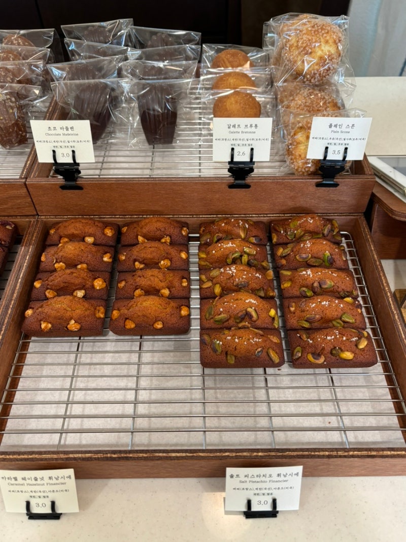 수원 매탄동 디저트 맛집 돌담제과점 | 휘낭시에 선물 추천, 발로나 초코 후기