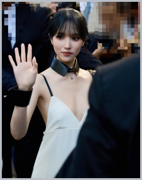 あまりにも際どい… TWICEミナ、ミラノでのフェンディ破格ドレスルック