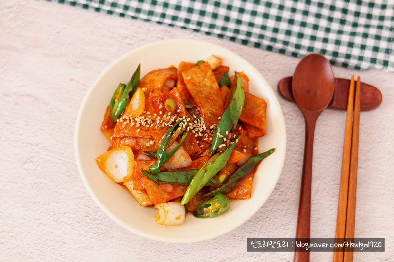 매콤 어묵볶음 레시피 황금비율 매운 오뎅볶음 양념으로 필수 밑반찬 종류 완성
