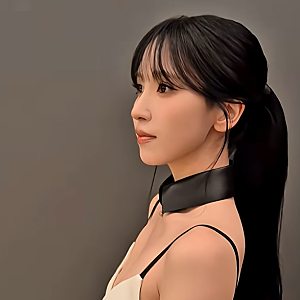 트와이스 미나, 발레로 다져진 몸매 돋보인 깊게 파인 패션 반전