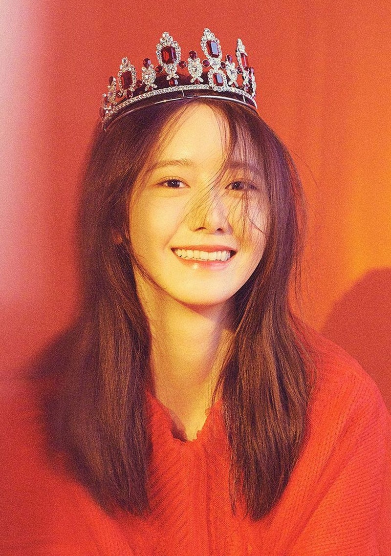윤아 (소녀시대) 사주풀이 — 가운데 서서 여름을 지나 단비를 기다리는 화초 (을미·乙未)