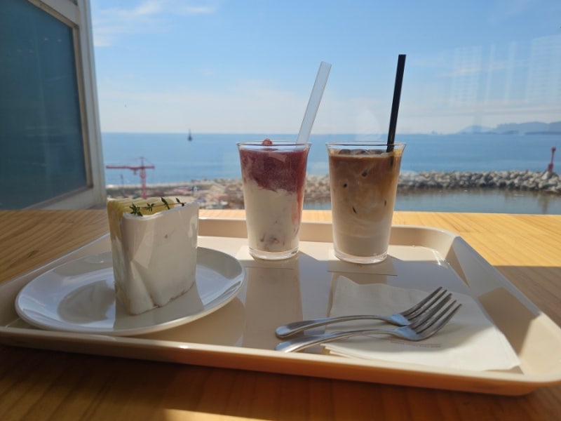 [Cafe Recommendation] Cafe Sumida in Haeundae Mipo: A Great Place to Relax and Enjoy the Ocean View (Holiday Lunch Visit Review)