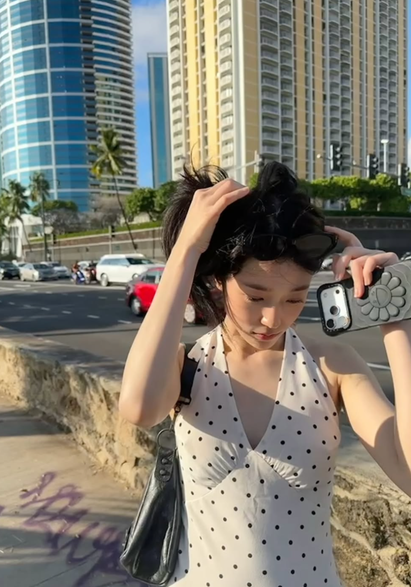 [Celeb Fashion] Noh Yoon-seo's Instagram 'Aloha' Travel Look: Who Knew a Polka Dot Dress Could Be This Cute?