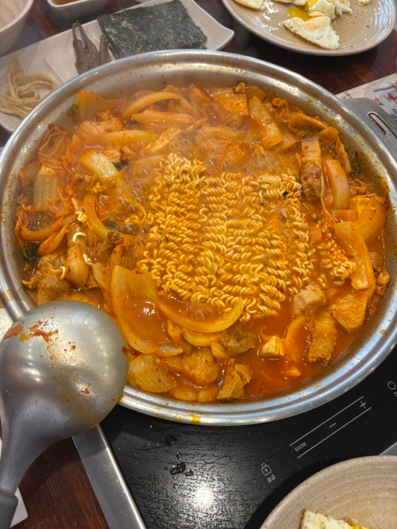 안산 고잔동 혼밥 가능한 김치찌개 맛집 초부리 김치찌개 고잔본점