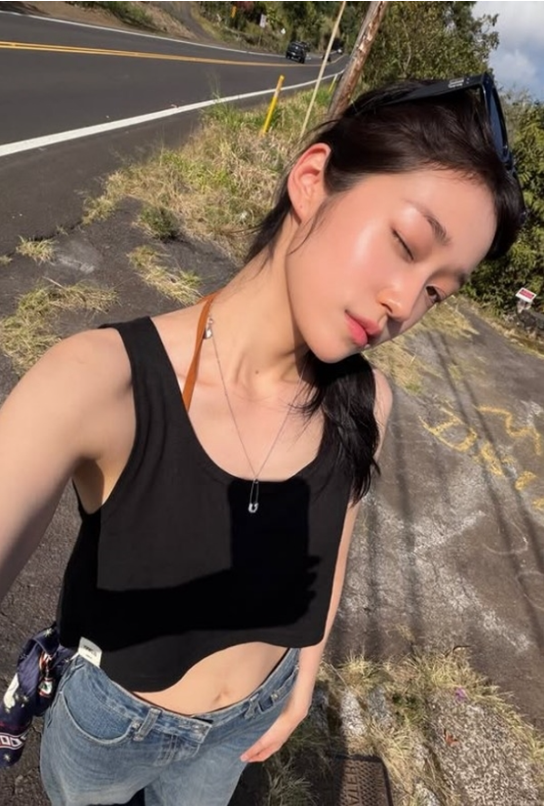 노윤서 하와이 근황, 크롭탑부터 백리스 수영복까지…청순 이미지와 다른 반전 분위기