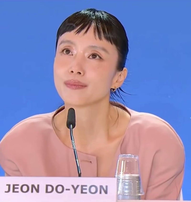 또 나만 늙어 보이나.. 전도연 짧은 앞머리에 다들 놀란 이유