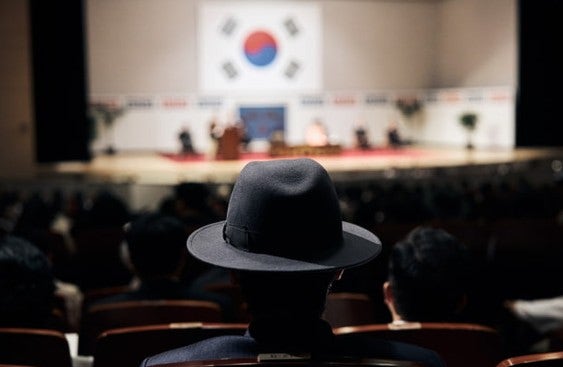 엄태웅 3년 만의 컴백, 정작 아내 SNS엔 "그 역할" 지적이 쏟아진 이유