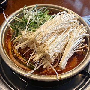 [인천 부평 맛집]칼칼한 국물에 부드러운 고기까지, 짚신매운갈비찜 부평점 후기 | 사리 무료....