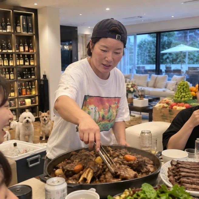 "이게 집이야, 리조트야?" 전참시 박세리 초호화 타운하우스 공개: 전용 반려견 산책로·술 창....