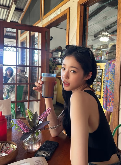 “노윤서 맞아?” 하와이서 확 달라진 분위기…크롭탑→수영복 반전 근황