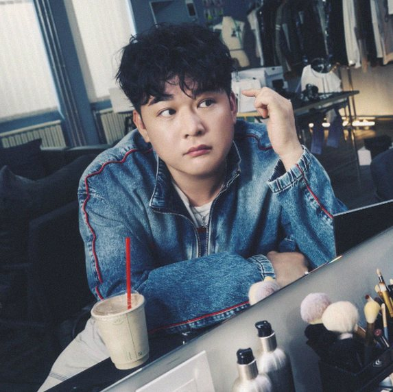 슈퍼주니어 신동 37kg 감량 성공 후 날렵해진 턱선 유지하는 근황
