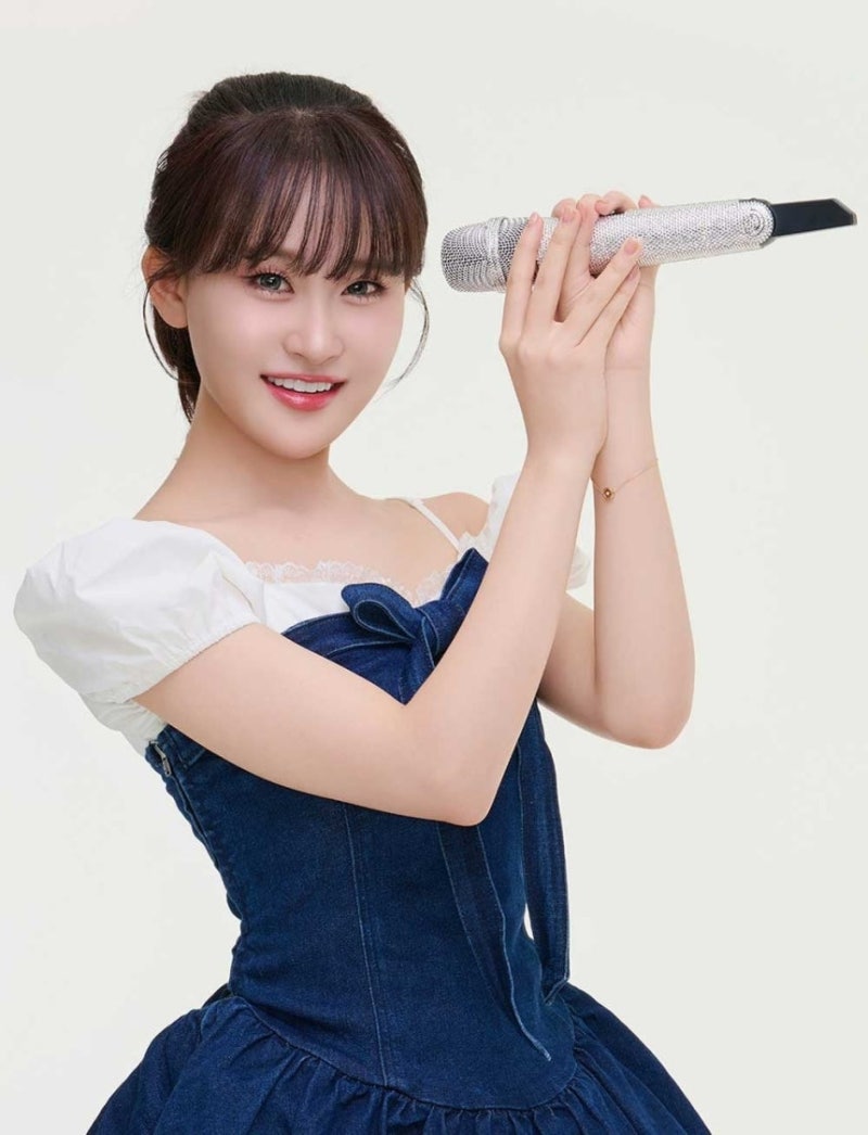 '심수봉 발언 논란' 후 첫 복귀 무대 오른 김다현 "더 연구해 큰 가수 되겠다"