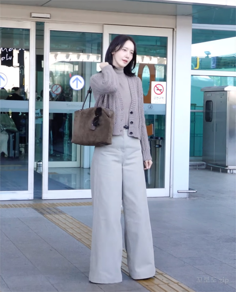 단발로 자르더니 확 어려졌네.. 임윤아 밀라노 공항패션