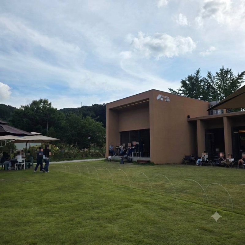 Pocheon Sayusaek: An Emotional Cafe Perfect for Visiting with Babies and Dogs