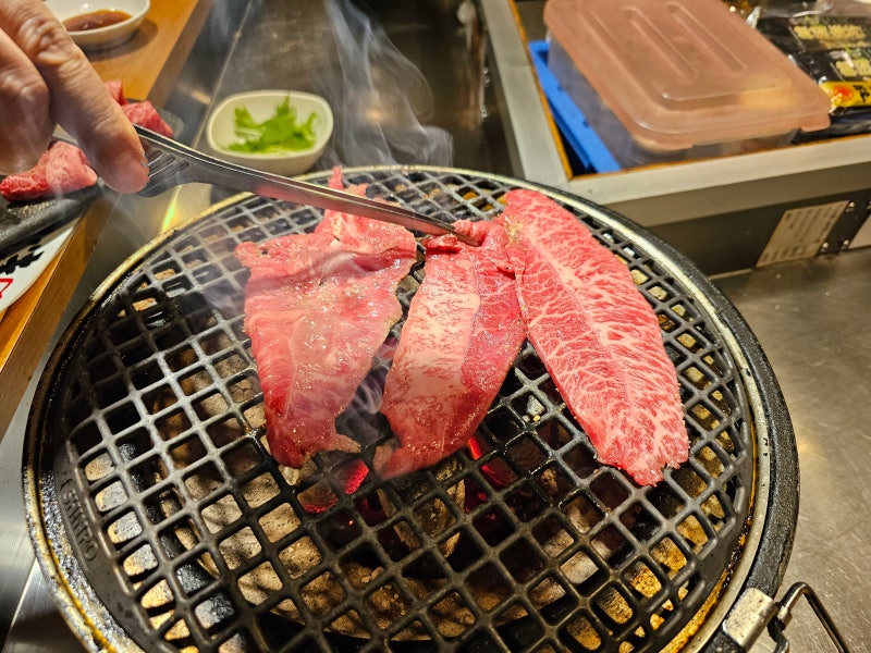삿포로 스스키노 야키니쿠 맛집｜숯불에 구워 먹는 와규, 야키니쿠 시부키