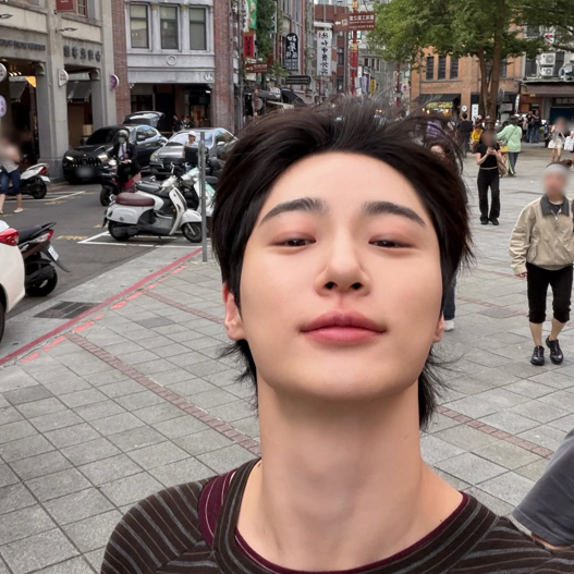 변우석, 팬미팅만 하고 온 줄 알았는데…대만 야시장 목격담까지
