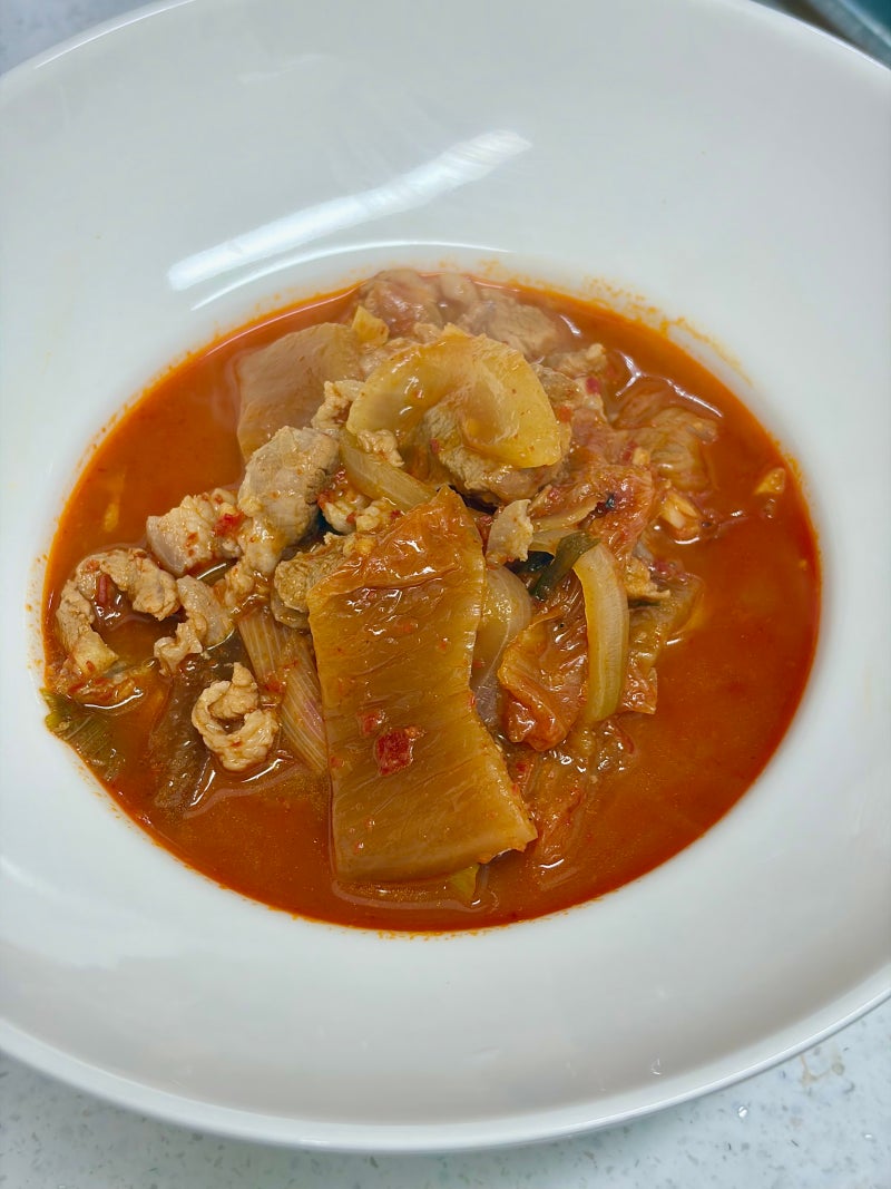 돼지고기 김치찌개 레시피 이 부위로 하면 미친 맛 보장