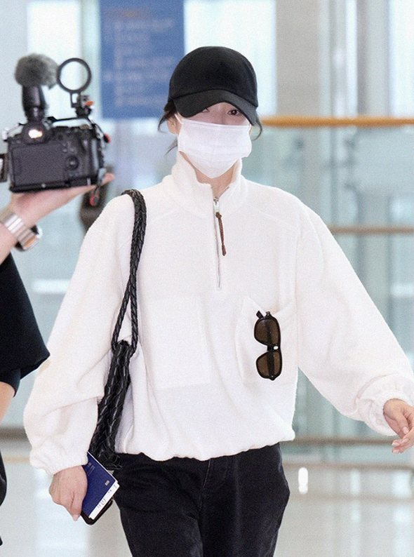 펜디와 작별한 송혜교의 파격 행보 보테가 베네타가 선택한 45세의 우아함