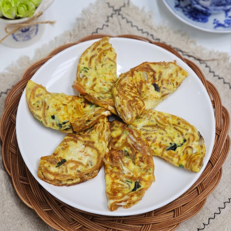 명절 남은 잡채요리 활용법 초간단 잡채만두 당면 계란만두 만들기