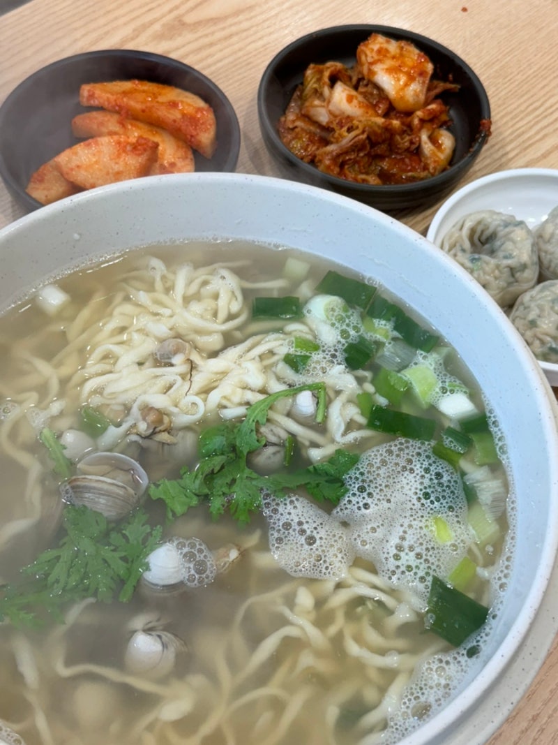 부산 대연동 맛집 | 줄서서 먹는 “공원칼국수”