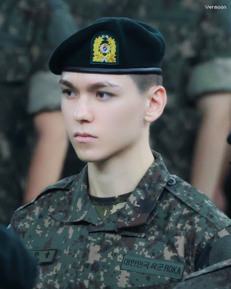 A Foreigner in the Military? SEVENTEEN's Vernon Has US Nationality, So Why Did He Enlist?