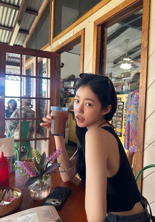 노윤서 하와이 크롭탑 착장 난리난 이유? 해외 직구 대란 예감!