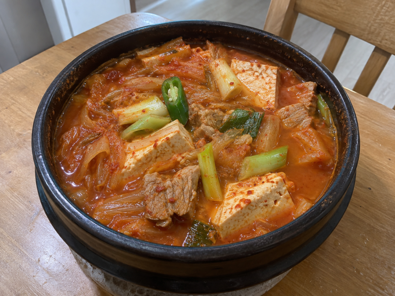 돼지고기 김치찌개 맛있게 끓이는 법 깊고 진한 집밥 레시피