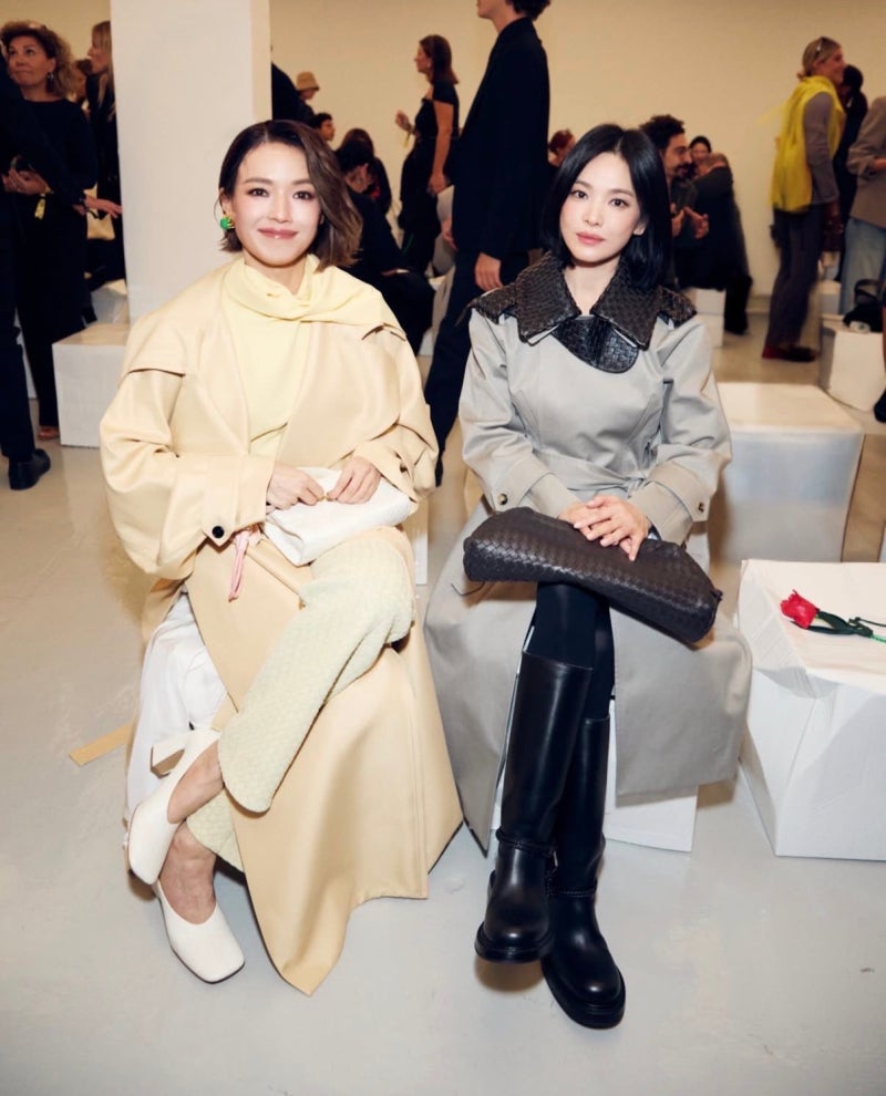 보테가베네타쇼에 나란히 참석한 송혜교 & 서기 투샷