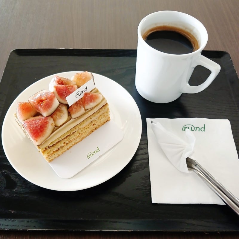 [Rewind Seoul] Fig Pistachio Cake, Americano (Anguk Station Cafe with Panoramic Window Views, Location, Parking...)