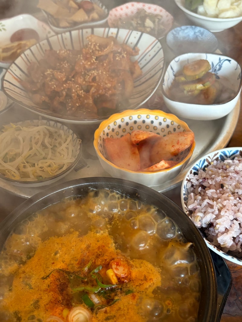 속초 맛집 | 뽀얀 국물의 황태해장국은 어떤 폼일까? 속초중앙시장 넘버원 해장국, 또만나식....