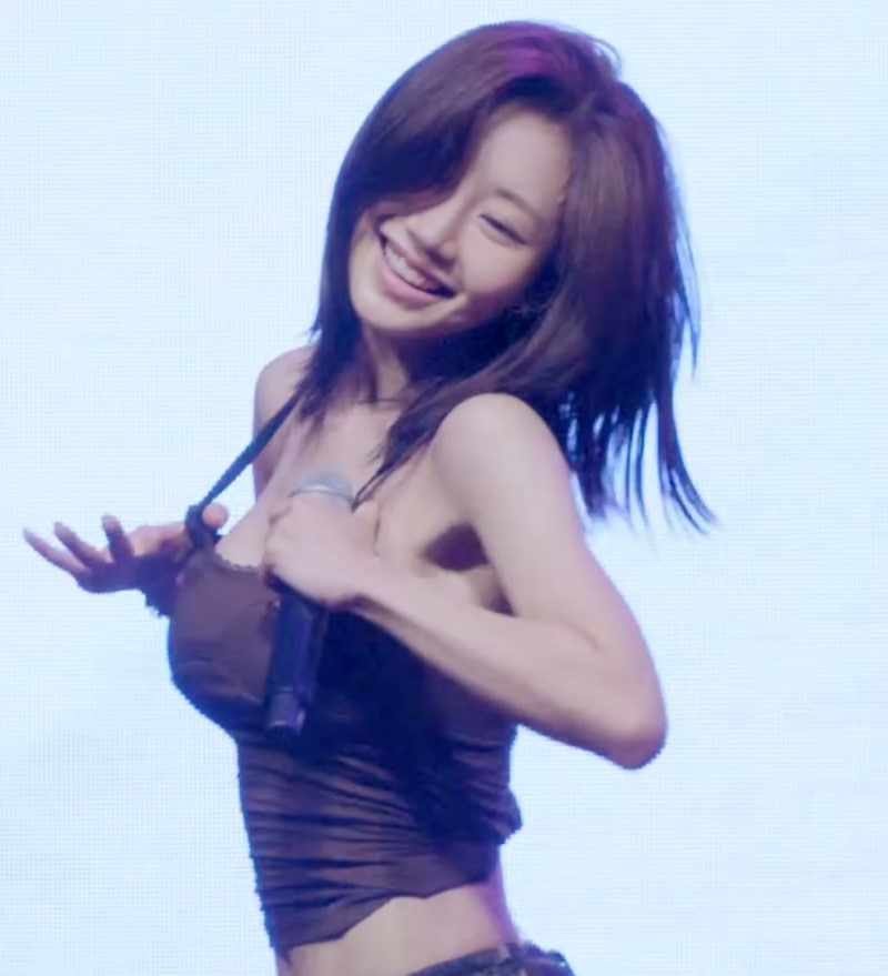 키스오브라이프 쥴리, 인덕대 축제 안무 논란."아이돌들이 왜 이렇게..."