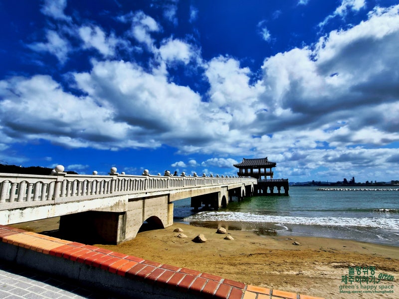 Pohang, Gyeongsangbuk-do: Yeongildae Beach, Yeongildae Pavilion, and Well-being Raw Fish Restaurant After a Beach Walk