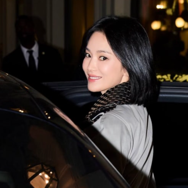 키 161cm 안 믿기는 비율.. ‘대박난’ 송혜교 트렌치코트 핏