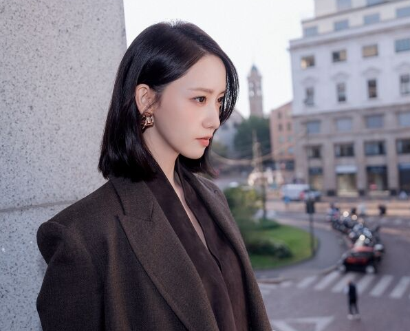 “이 정도였어?” 임윤아 이탈리아 밀라노에서 포착됐다…중단발+브라운 수트, 막스마라 ‘....