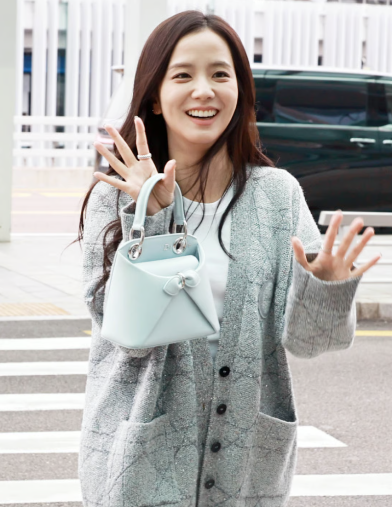Thought it was just a cardigan? It was Dior! The Surprising Secret Behind BLACKPINK Jisoo's Airport Outfit Revealed Later