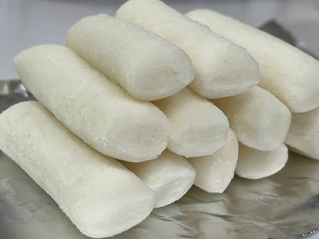 냉동떡 전자레인지 돌리지 마세요… ‘이 물’에 담그면 다시 말랑해집니다