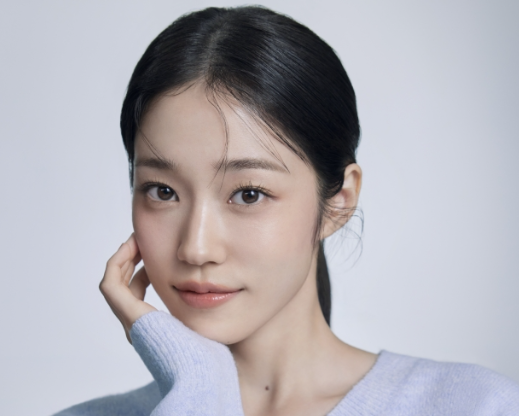 Noh Yoon-seo's Drama and Film Appearances: Reuniting with Nam Joo-hyuk in 'Donggung' and Lee Chae-min, and Her Life Since 'Crash Course in Romance'